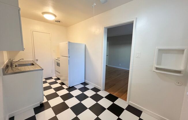 1 bed, 1 bath, $1,595, Unit 05