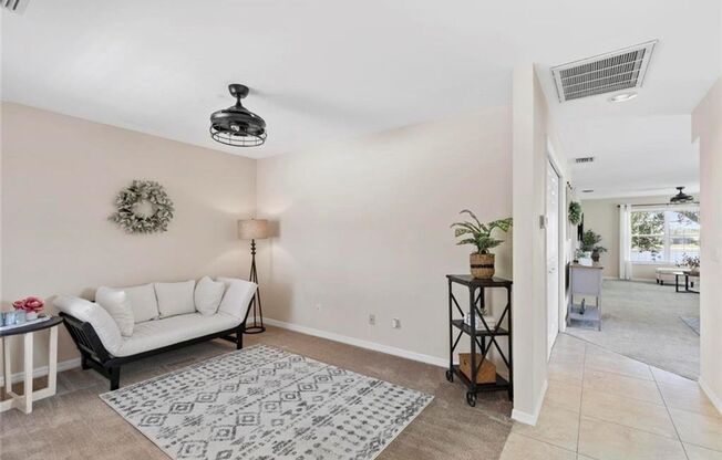 ** WALDEN OAKS ** 2 BED + DEN / 2 BATH - CONDO - LAKE FRONT - CENTAL NAPLES - ANNUAL RENTAL