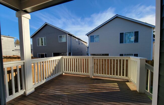 Bright and Spacious 3 bedroom, fully fenced, close to schools and amenities in CK School District