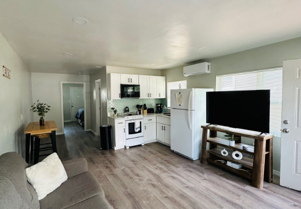 610 612 17 AVE S