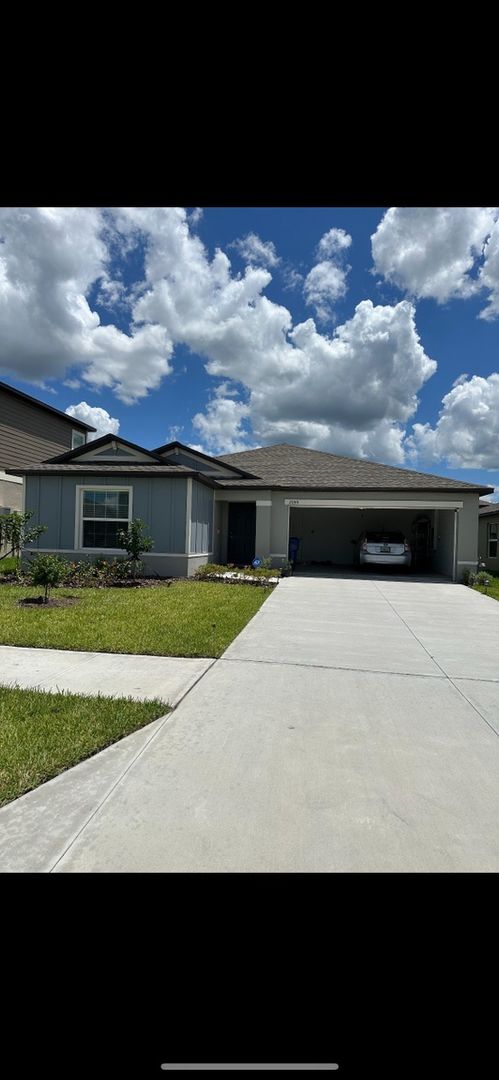 Spacious 4BR House in Zephyrhills