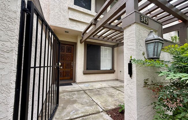3 Bedroom 2.5 Bathroom Townhouse Near Downtown Walnut Creek  - Water & Garbage Included - Good Schools!