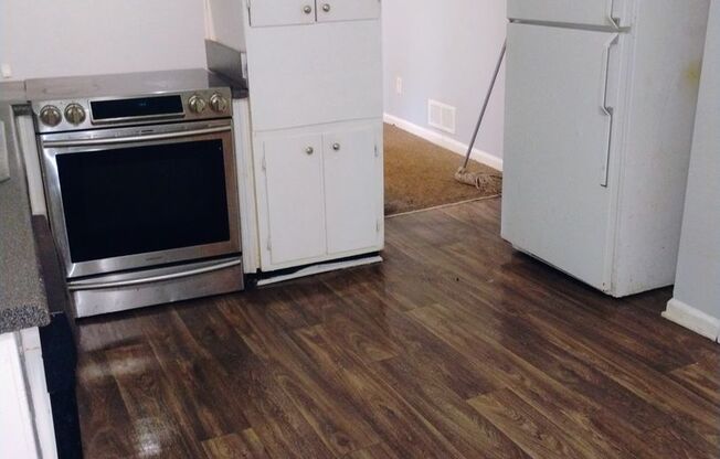 AMAZING 3 BEDROOM HOME READY TO MOVE INTO! CONVENIENT DOUGLASVILLE LOCATION!