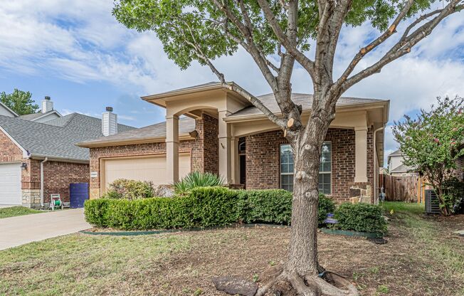 $500 off 1st month's rent! Bright, clean & open concept 3/2/2 home in Villages of Woodland Springs - 11801 Basilwood Drive, Fort Worth TX 76244
