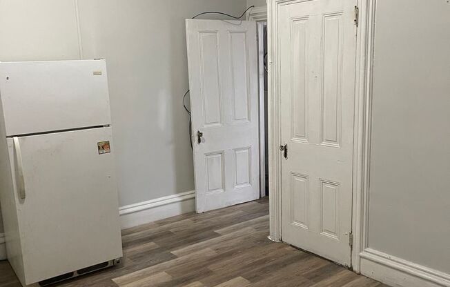 Studio, 1 bath, $1,095, Unit Apt 2 Front