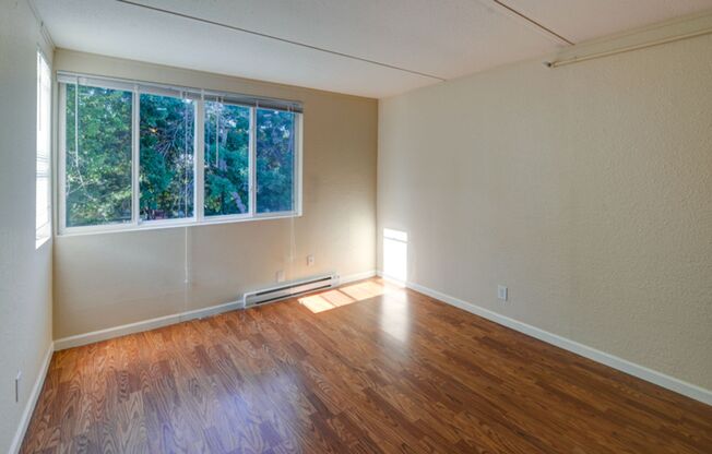 2 beds, 1 bath, 690 sqft, $1,700, Unit 300