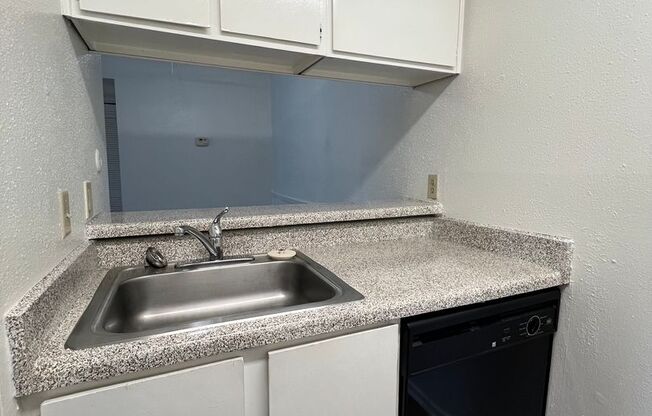 1 bed, 1 bath, 660 sqft, $1,000, Unit 102
