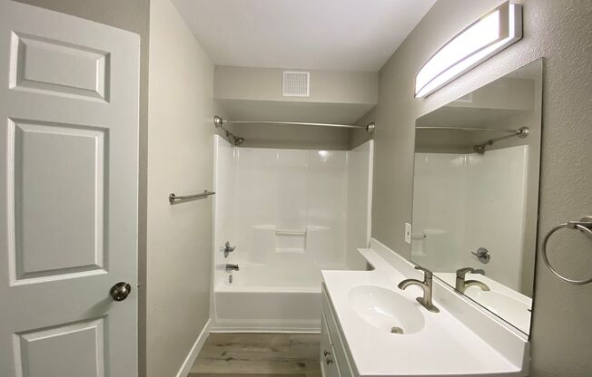 2 beds, 2 baths, 800 sqft, $2,677, Unit 20-102