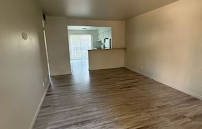 2 beds, 1 bath, 720 sqft, $1,245, Unit 11