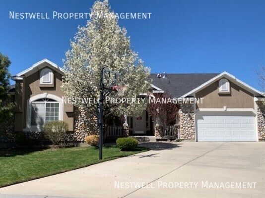 481 E LANA CT