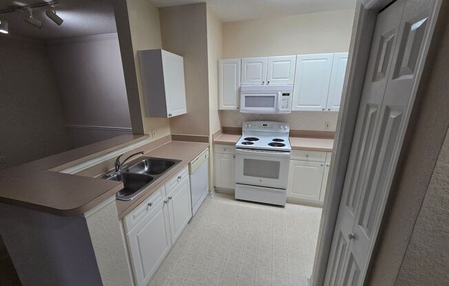 2 beds, 2 baths, $1,600