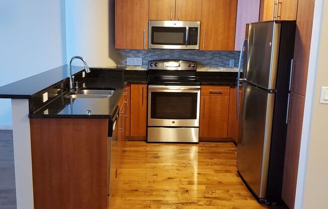 1 bed, 1 bath, 987 sqft, $1,975, Unit 111