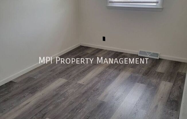 6912 N 43 ST