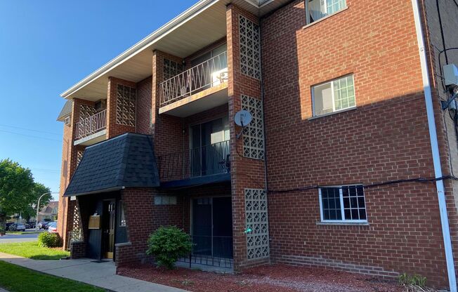 1 bed, 1 bath, $1,050, Unit 1NE