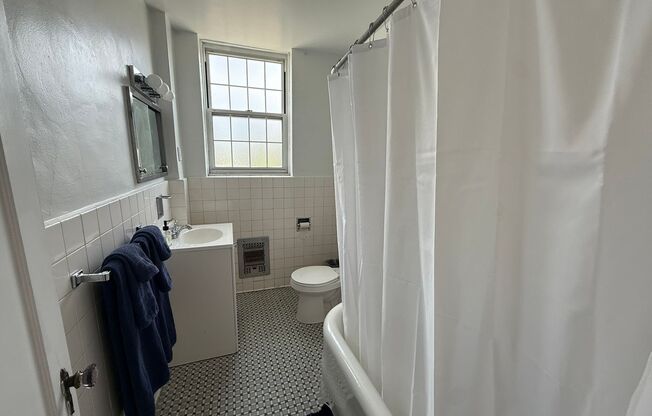 2 beds, 2 baths, 1,303 sqft, $3,000, Unit 601