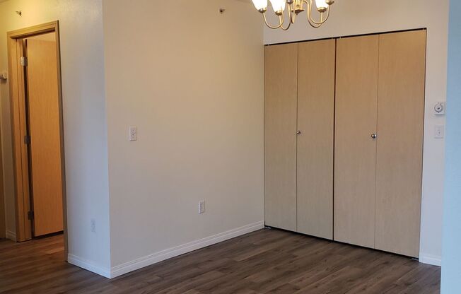 2 beds, 1 bath, 890 sqft, $1,295, Unit A201