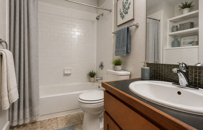 1 bed, 1 bath, 650 sqft, $999, Unit BOU-121