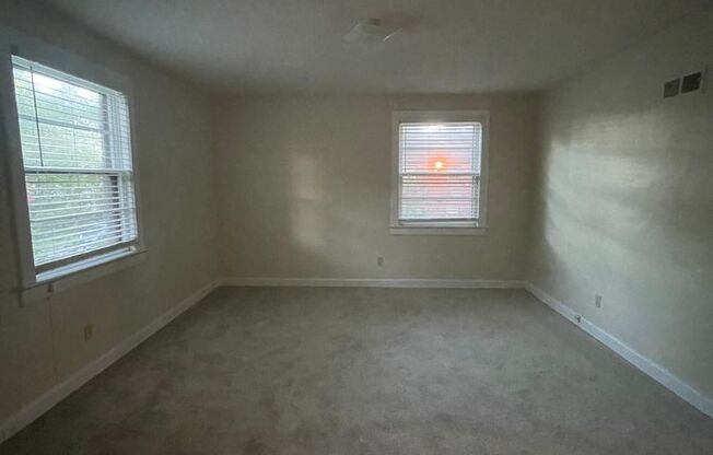 1 bed, 1 bath, 880 sqft, $975, Unit Unit 8