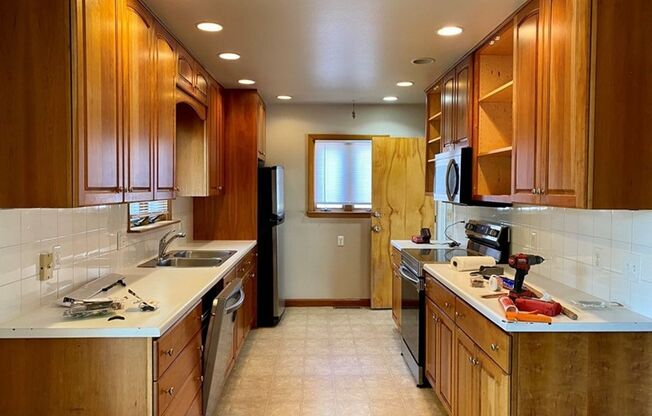 Huge Home in Campus West!