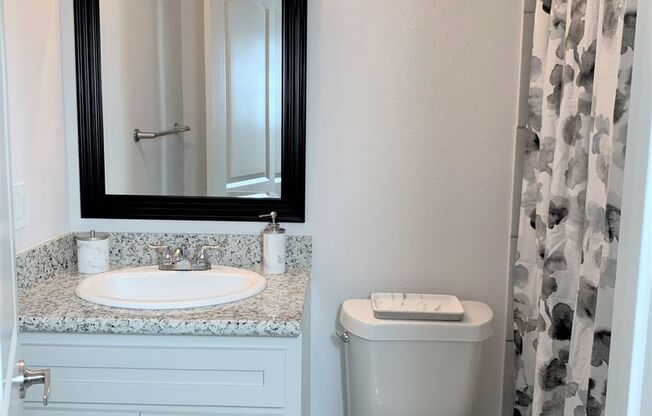 1 bed, 1 bath, 640 sqft, $925, Unit 2335-01