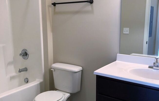 1 bed, 1 bath, 687 sqft, $775, Unit O17