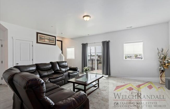 3 beds, 2.5 baths, $2,845, Unit # 2H