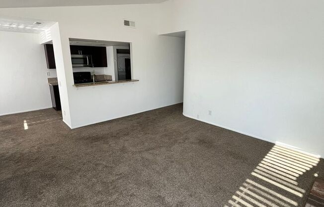 Beautifully Remodeled 2-Bed Condo with Private Patio in Casablanca