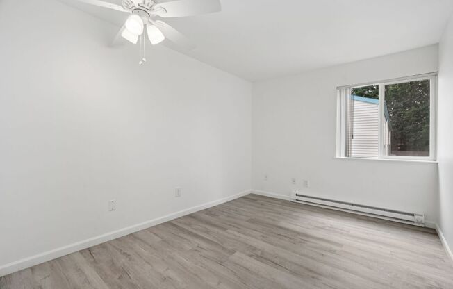 3 beds, 1.5 baths, 1,231 sqft, $2,325, Unit R5