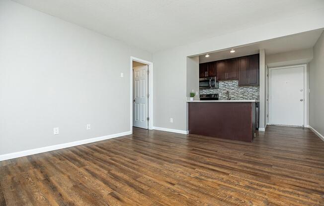 SPACIOUS LIVING ROOM AT CREEKSIDE APARTMENTS