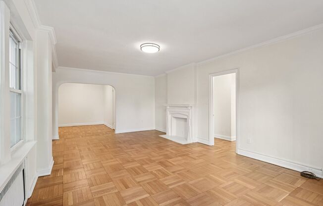 2 beds, 1 bath, 975 sqft, $1,900, Unit Royal York 102