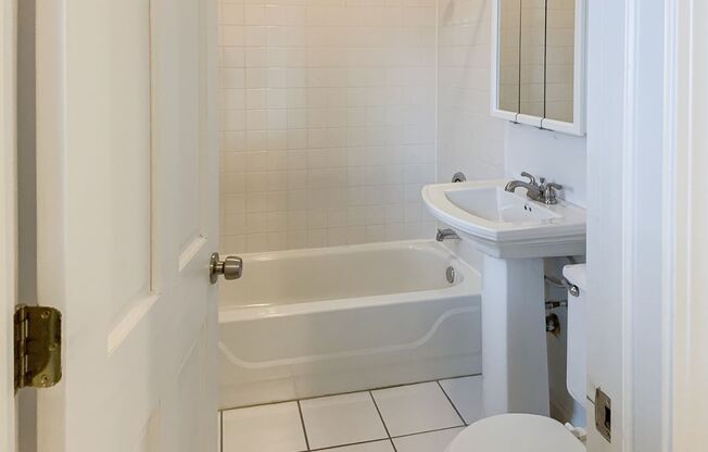 Studio, 1 bath, 460 sqft, $1,595, Unit 857-3S