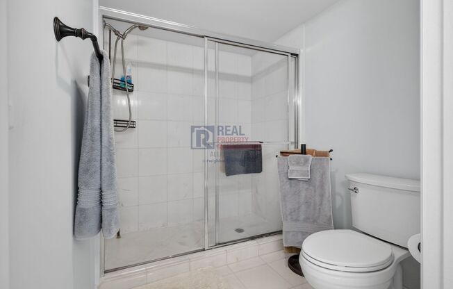 2 beds, 2 baths, $2,700, Unit #1402