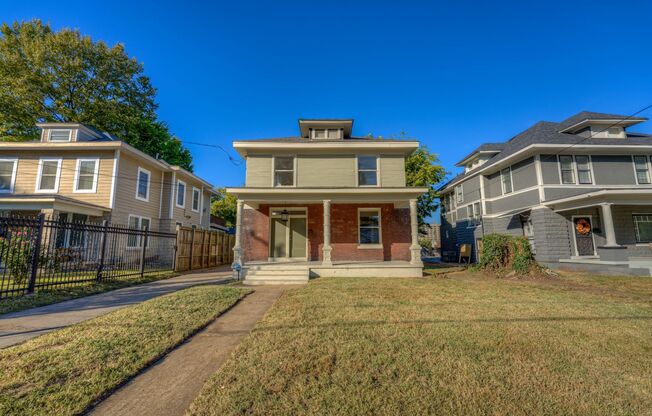 Beautifully renovated, spacious, 4/3 in the Crosstown area.