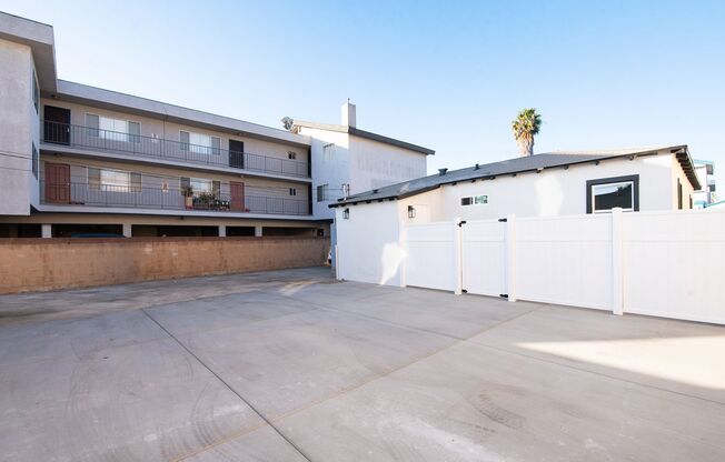 2 beds, 1 bath, $2,600, Unit 12616