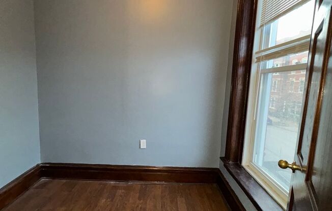 3 beds, 1 bath, $1,800, Unit 1313-2F