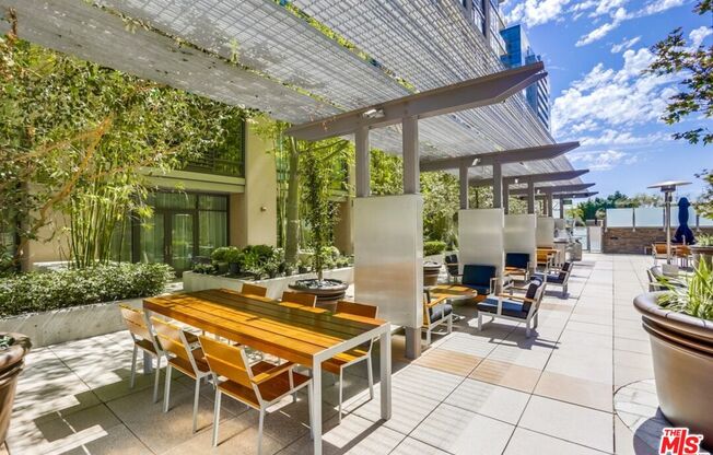 1 bed, 1 bath, 800 sqft, $2,550, Unit 819