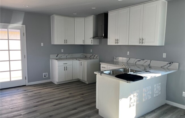 1215 W 104 ST