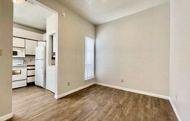2/2 Condo, Blocks from Campus and Downtown - Water and Trash Included!