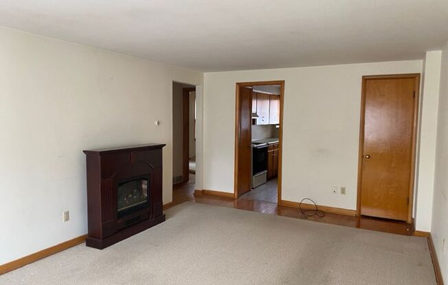 2 beds, 1 bath, $950, Unit 780 Fairlawn