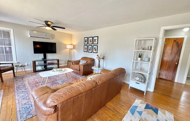 Blue Wall Oasis Mid-Term Rental 2/1 with a full basement