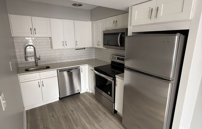 2 beds, 1.5 baths, $2,700, Unit 306