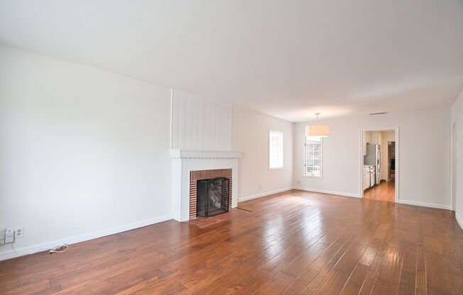 Spacious Four Bedroom Home in Manhattan Beach Hill Section!