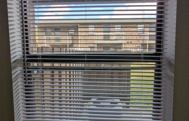 2 beds, 1 bath, 855 sqft, $1,049, Unit 3370-02