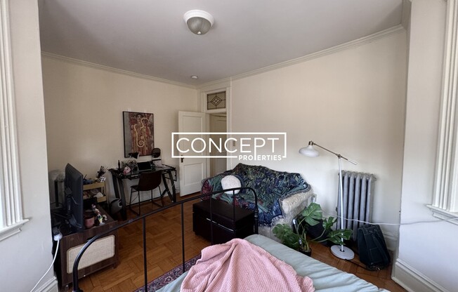 40 A QUEENSBERRY