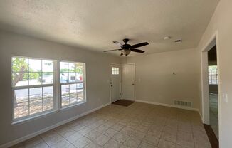 2 beds, 1 bath, $950