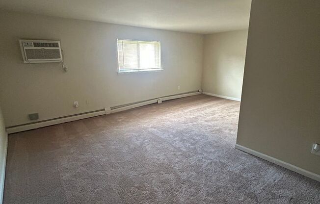 1 bed, 1 bath, 625 sqft, $1,270, Unit D11