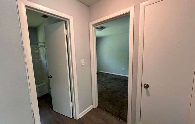 2 beds, 1 bath, 800 sqft, $899, Unit 108