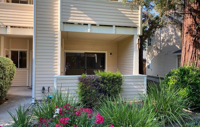 BLOSSOM VALLEY - Beautifully updated end unit condominium