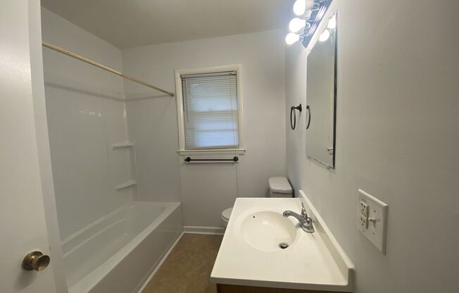 3 beds, 1 bath, $1,400