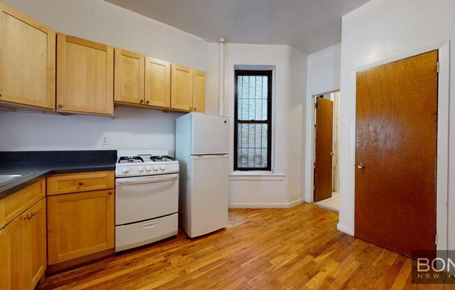 2 beds, 1 bath, $3,800, Unit 11